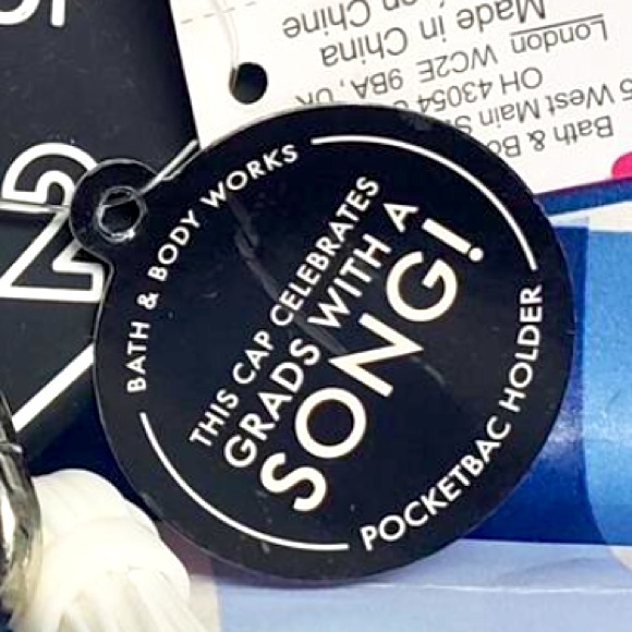 GRADUATION CAP 🎓👩🏻‍🎓 PLAYS MUSIC 2022 - Picture 4 of 5